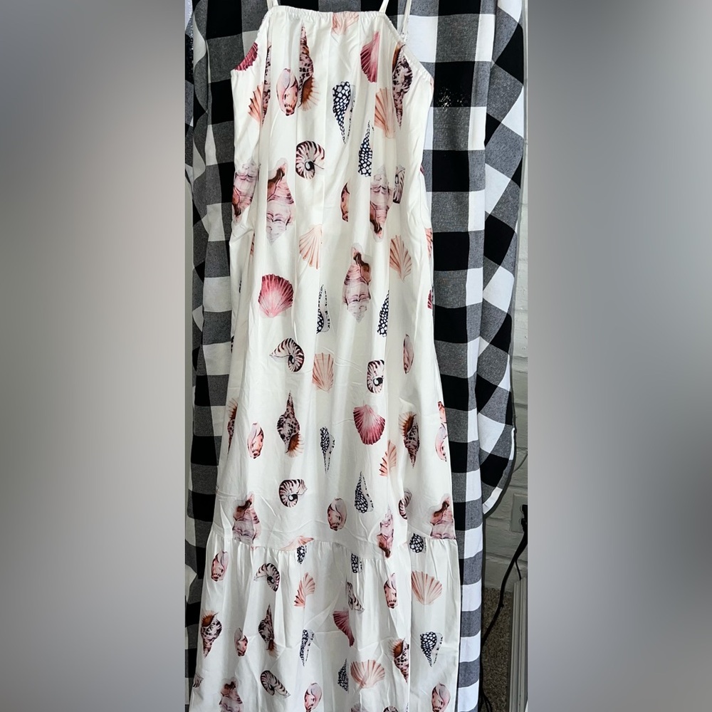 Elegant Seashell Print Maxi Dress